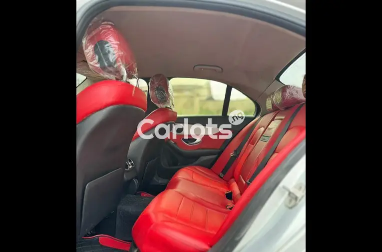 Nigerian Used 2016 MERCEDES BENZ C300 for sale in Abuja, FCT - photo 5 of 7