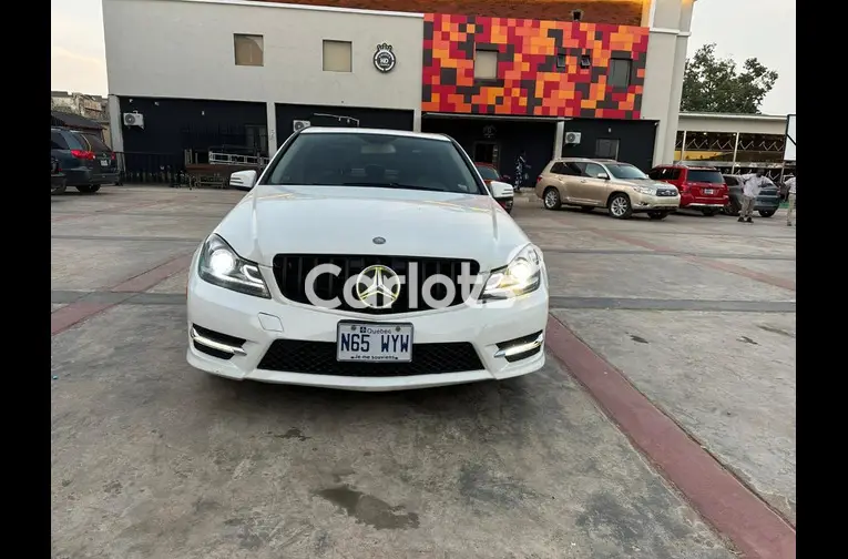 2013 MERCEDES BENZ C300 - 1/7