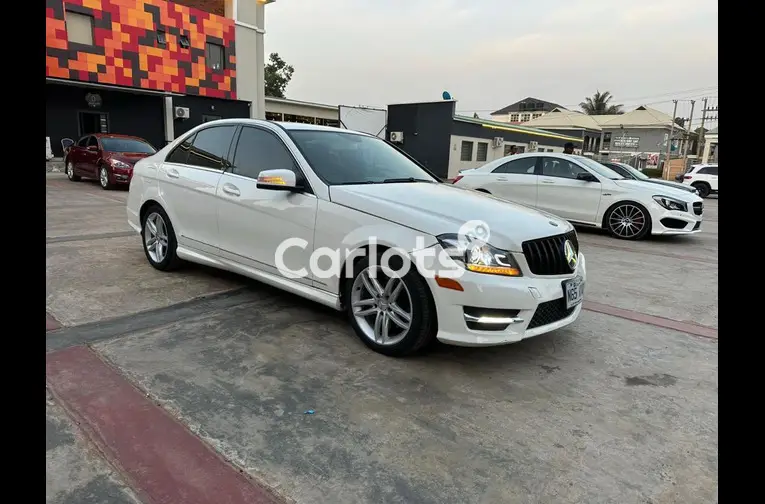 2013 MERCEDES BENZ C300 - 2
