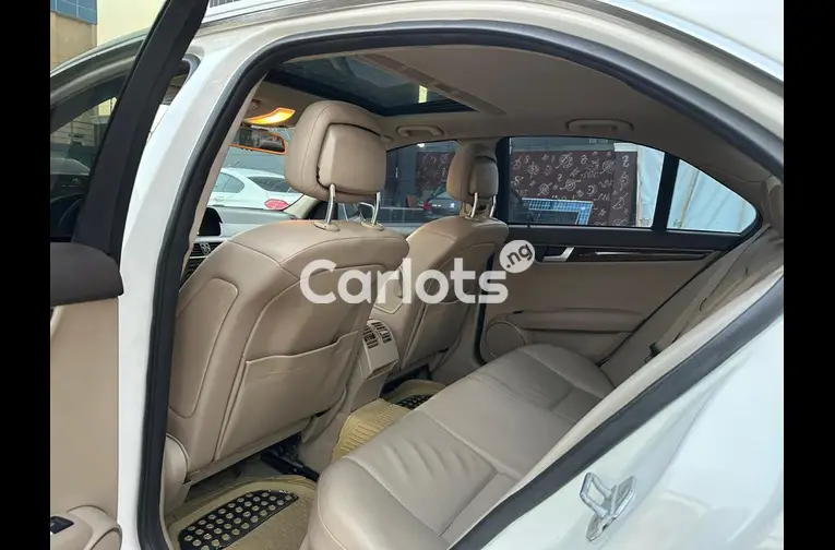 Nigerian Used 2013 MERCEDES BENZ C300 for sale in Kaduna - thumbnail 4