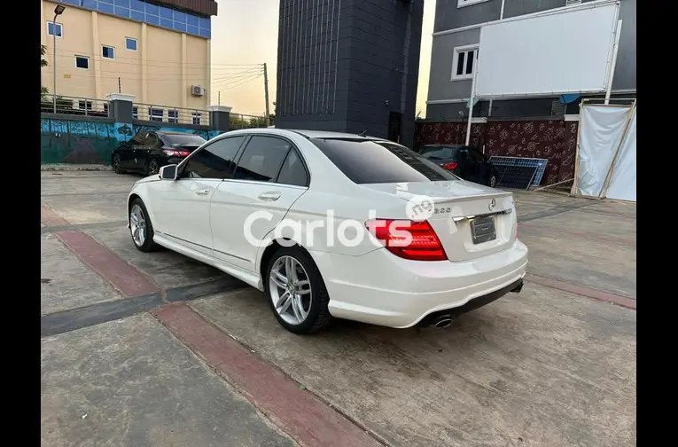 Nigerian Used 2013 MERCEDES BENZ C300 for sale in Kaduna - photo 5 of 7