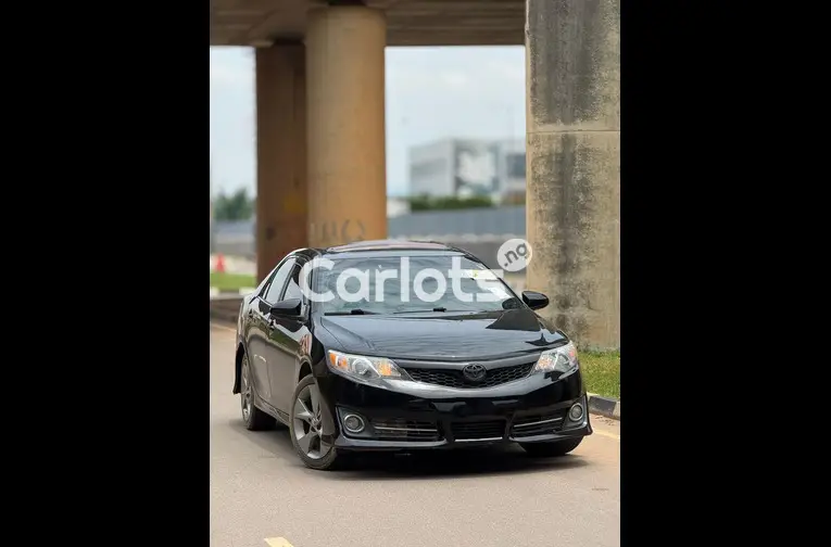 FOREIGN USED 2013 TOYOTA CAMRY SE