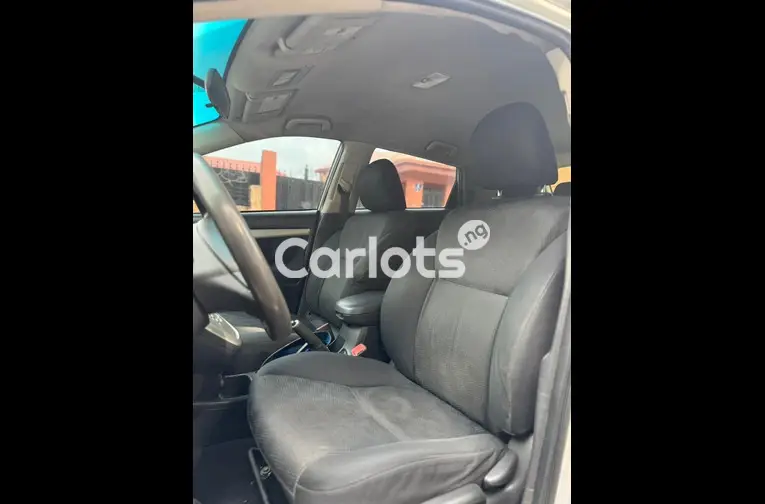 TOYOTA MATRIX 2010 - 4/5