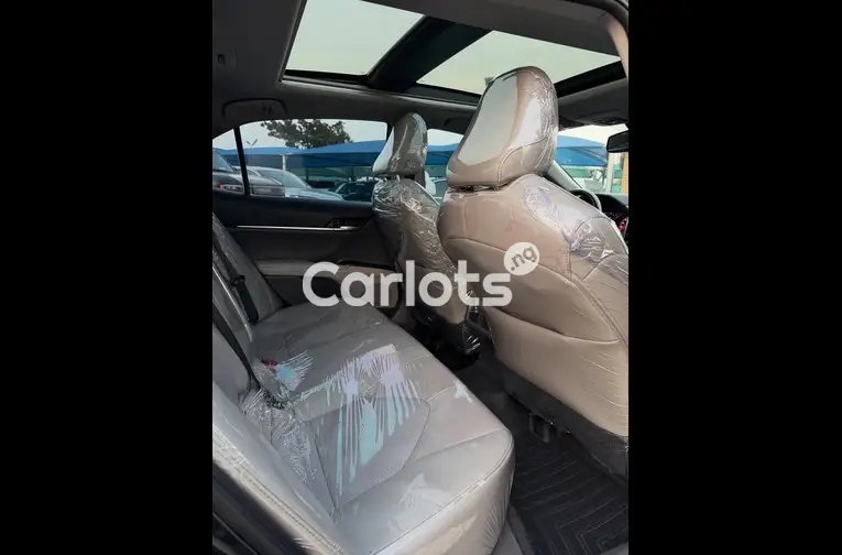 2021 TOYOTA CAMRY XSE - 4/7