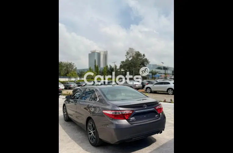 Foreign used 2015 Toyota Camry XSE key for sale in Abuja, FCT - photo 3 of 6