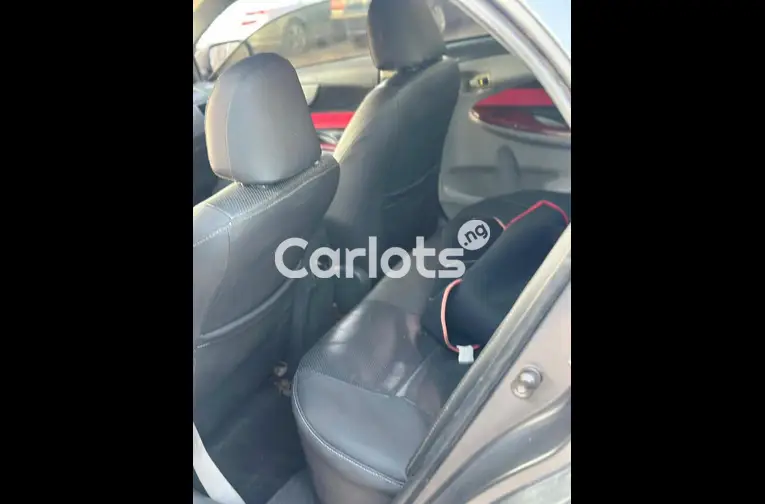 Nigerian Used 2010 TOYOTA COROLLA LE for sale in Kaduna - thumbnail 5