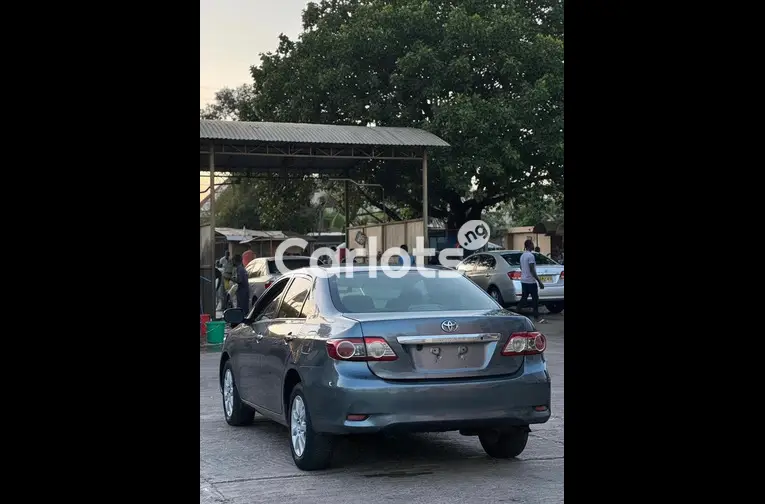 Nigerian Used 2010 TOYOTA COROLLA LE for sale in Kaduna - photo 6 of 7