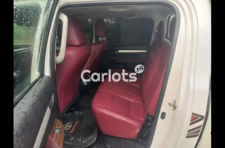 BELGIUM GRADE 2017 TOYOTA HILUX SR5 V6 for sale in Ajah, Lagos - thumbnail 3