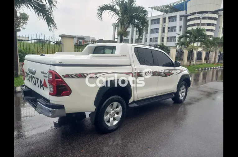 BELGIUM GRADE 2017 TOYOTA HILUX SR5 V6 for sale in Ajah, Lagos - thumbnail 5
