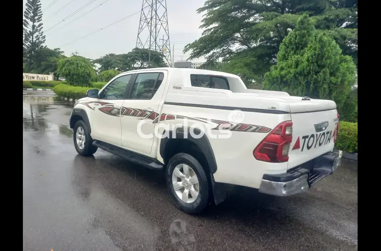 BELGIUM GRADE 2017 TOYOTA HILUX SR5 V6 for sale in Ajah, Lagos - thumbnail 6