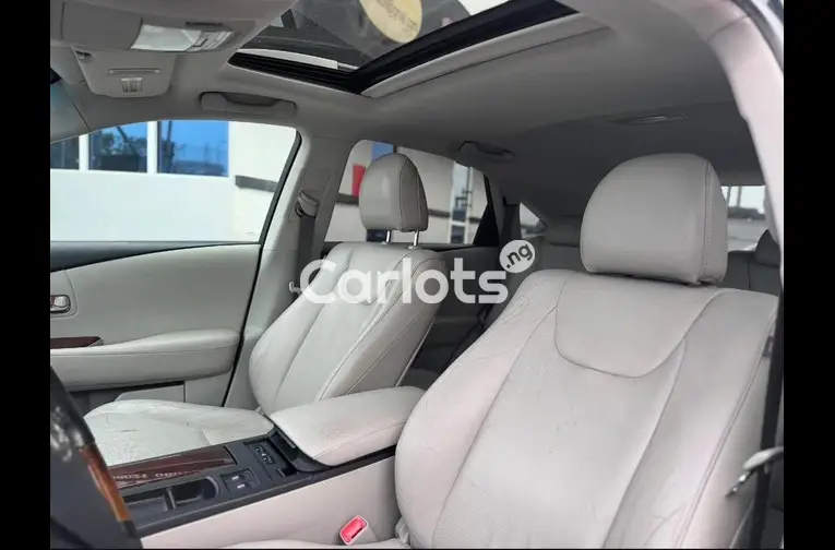 FOREIGN USED 2011 LEXUS RX350(ACCIDENT FREE) for sale in Ajah, Lagos - thumbnail 5