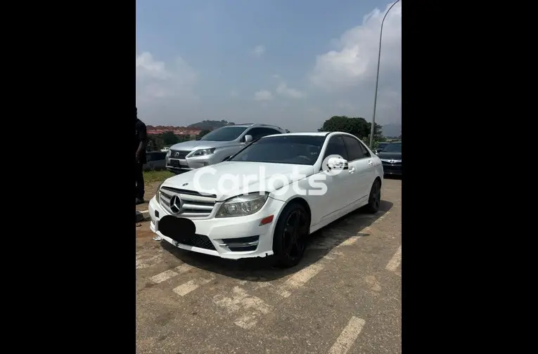 Nigerian Used 2009 MERCEDES BENZ C300 for sale in Abuja, FCT - thumbnail 2