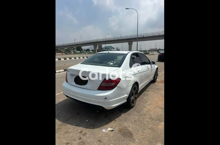 2009 MERCEDES BENZ C300 - 6/6