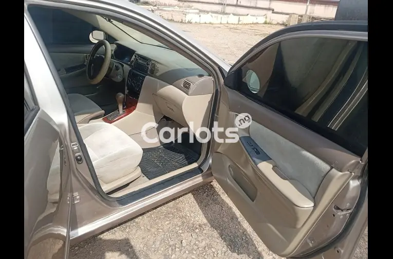 2004 Toyota Corolla - 5/5