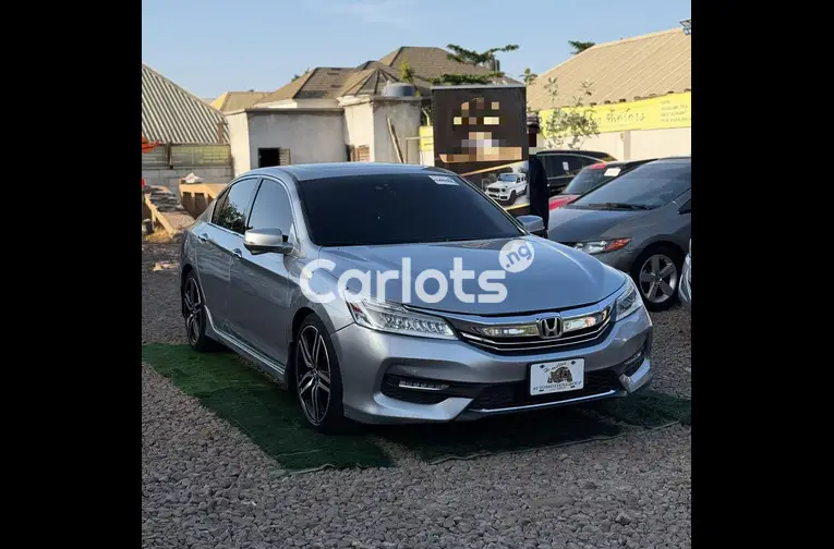 FOREIGN USED 2017 HONDA ACCORD V6 TOURING FULL OPTION for sale in Kaduna - photo 2 of 6