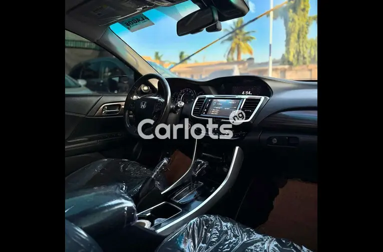 FOREIGN USED 2017 HONDA ACCORD V6 TOURING FULL OPTION for sale in Kaduna - photo 3 of 6