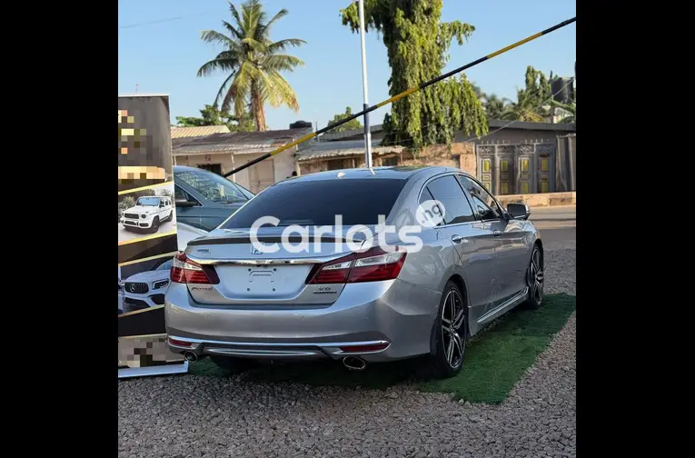 FOREIGN USED 2017 HONDA ACCORD V6 TOURING FULL OPTION for sale in Kaduna - thumbnail 5