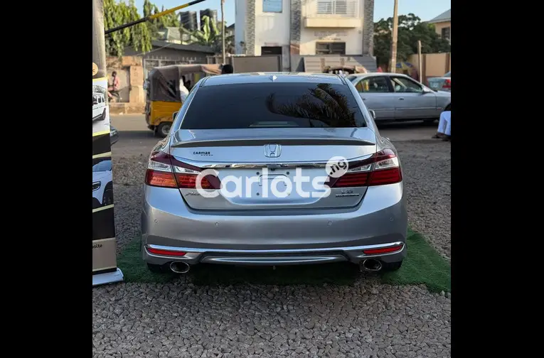 FOREIGN USED 2017 HONDA ACCORD V6 TOURING FULL OPTION for sale in Kaduna - photo 6 of 6