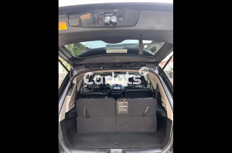 Nigerian Used PREMIUM STANDARD 2012 TOYOTA HIGHLANDER 4WD for sale in Lekki, Lagos - photo 4 of 7