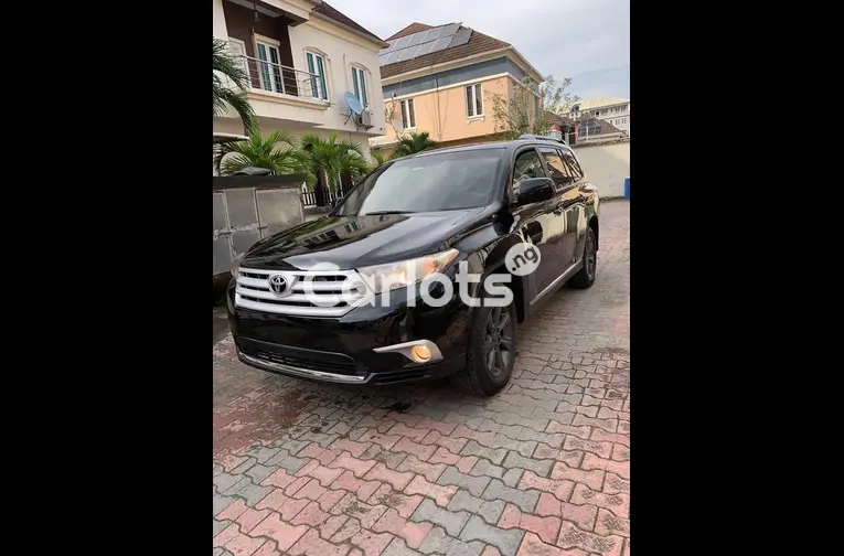 Nigerian Used PREMIUM STANDARD 2012 TOYOTA HIGHLANDER 4WD for sale in Lekki, Lagos - photo 6 of 7