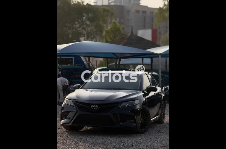 Clean 2019 Toyota Camry - 1/7