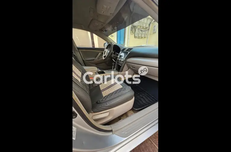 BELGIUM GRADE 2009 TOYOTA CAMRY LE FULL OPTION - 2/7
