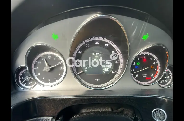 Nigerian Used BELGIUM GRADE 2011 MERCEDES BENZ E350 for sale in Ajah, Lagos - thumbnail 2