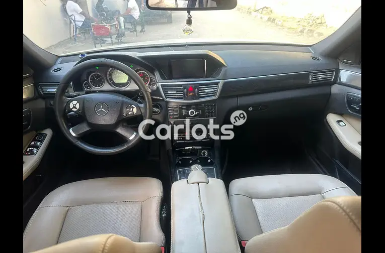 Nigerian Used BELGIUM GRADE 2011 MERCEDES BENZ E350 for sale in Ajah, Lagos - thumbnail 3