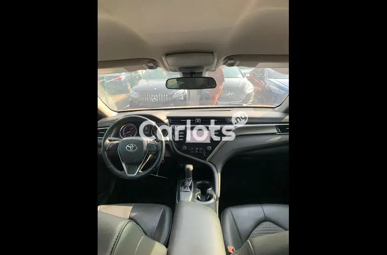 DISTRESS SALE FOREIGN USED 2019 TOYOTA CAMRY SE for sale in Abuja, FCT - photo 2 of 5