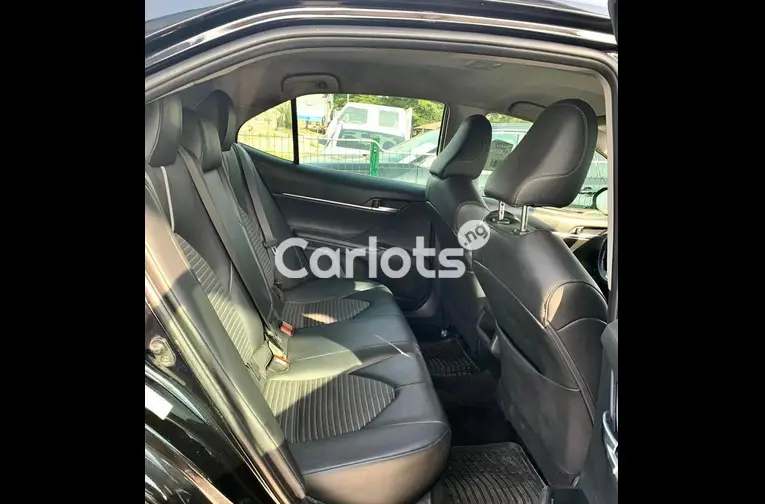 DISTRESS SALE FOREIGN USED 2019 TOYOTA CAMRY SE for sale in Abuja, FCT - thumbnail 3