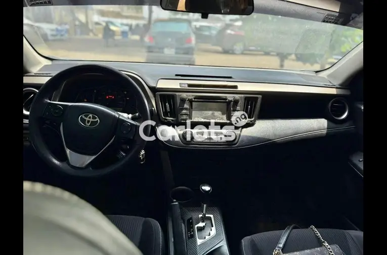 2014 TOYOTA RAV4 XLE - 2/6