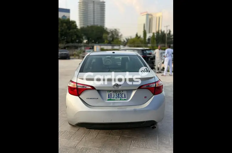 Nigerian used 2015 Toyota Corolla S keyless for sale in Abuja, FCT - thumbnail 5