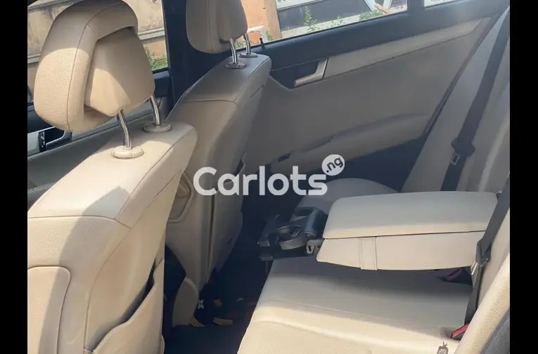 Nigerian Used 2013 MERCEDES BENZ C300 for sale in Abuja, FCT - photo 4 of 6