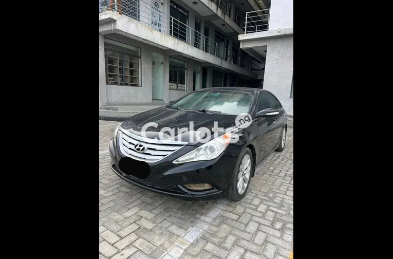 Nigerian Used 2013 KEYLESS HYUNDAI SONATA LIMITED for sale in Lagos - thumbnail 2