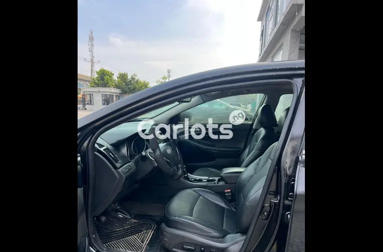 Nigerian Used 2013 KEYLESS HYUNDAI SONATA LIMITED for sale in Lagos - photo 3 of 7