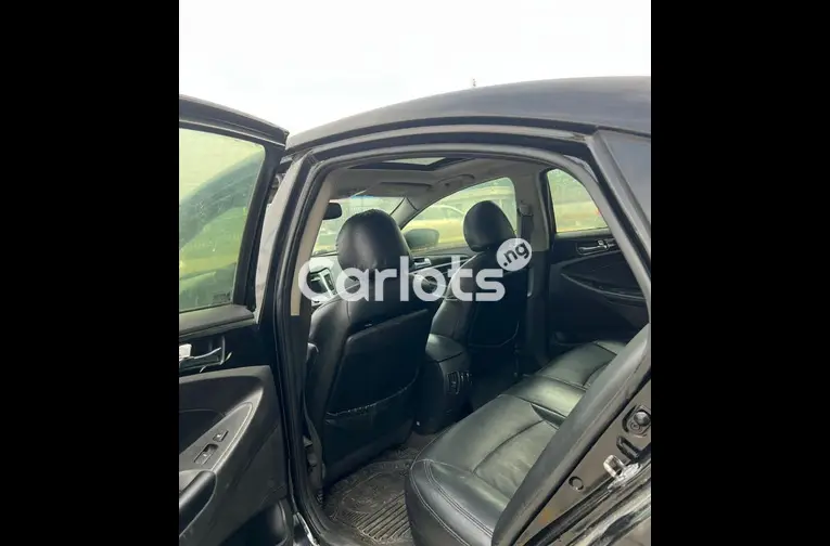 Nigerian Used 2013 KEYLESS HYUNDAI SONATA LIMITED for sale in Lagos - thumbnail 5