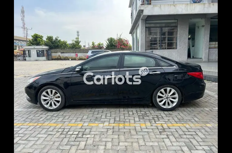 Nigerian Used 2013 KEYLESS HYUNDAI SONATA LIMITED for sale in Lagos - photo 6 of 7