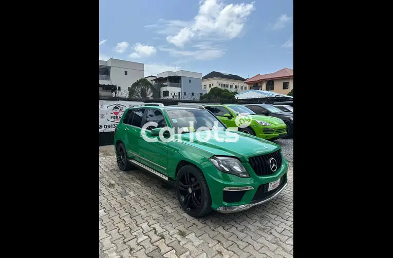 Nigerian Used 2010 MERCEDES BENZ GLK 350 4Matic for sale in Lekki, Lagos - photo 2 of 7