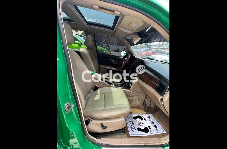 Nigerian Used 2010 MERCEDES BENZ GLK 350 4Matic for sale in Lekki, Lagos - thumbnail 5