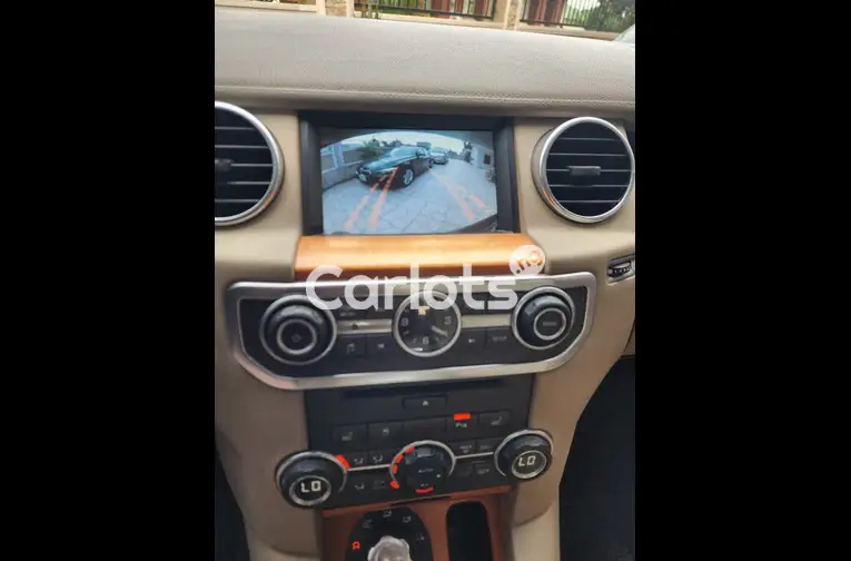 REGISTERED 2012 LAND ROVER LR4 - 2/7