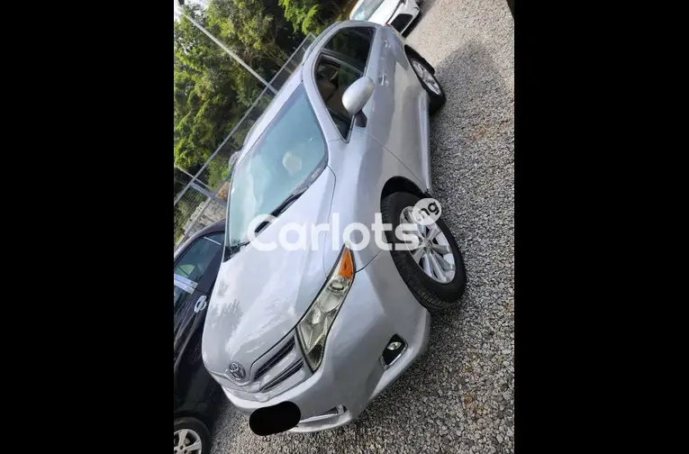 Nigerian Used 2010 TOYOTA VENZA FOUR CYLINDERS for sale in Abuja, FCT - photo 2 of 6