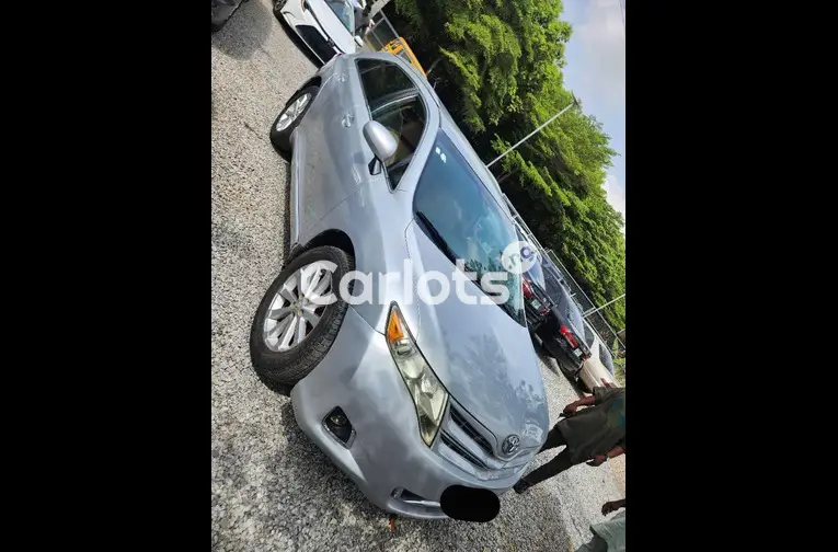 Nigerian Used 2010 TOYOTA VENZA FOUR CYLINDERS for sale in Abuja, FCT - photo 3 of 6