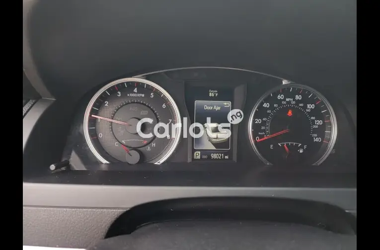 NEW ARRIVAL FOREIGN USED 2017 TOYOTA CAMRY SE for sale in Ikeja, Lagos - photo 2 of 7