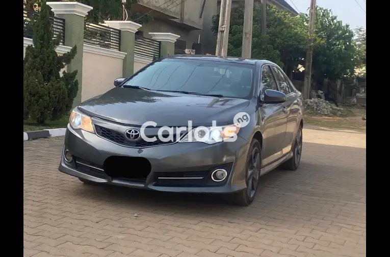 2013 TOYOTA CAMRY SE - 1/5
