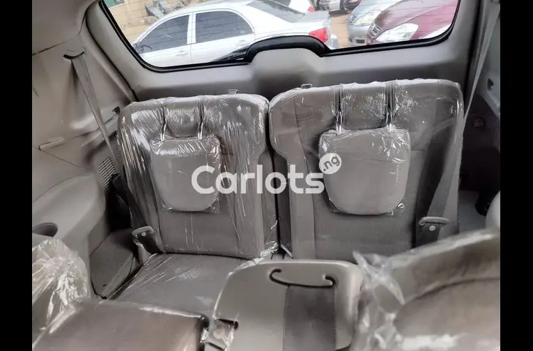 Nigerian Used 2013 TOYOTA HIGHLANDER for sale in Kaduna - thumbnail 5