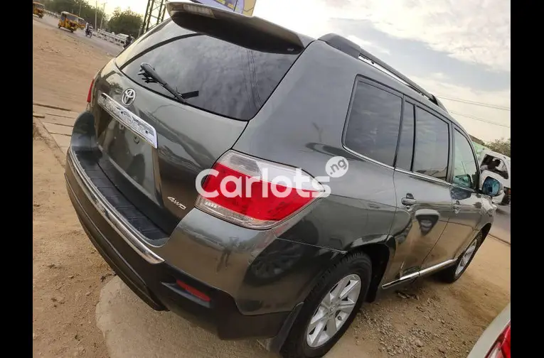 Nigerian Used 2013 TOYOTA HIGHLANDER for sale in Kaduna - thumbnail 7