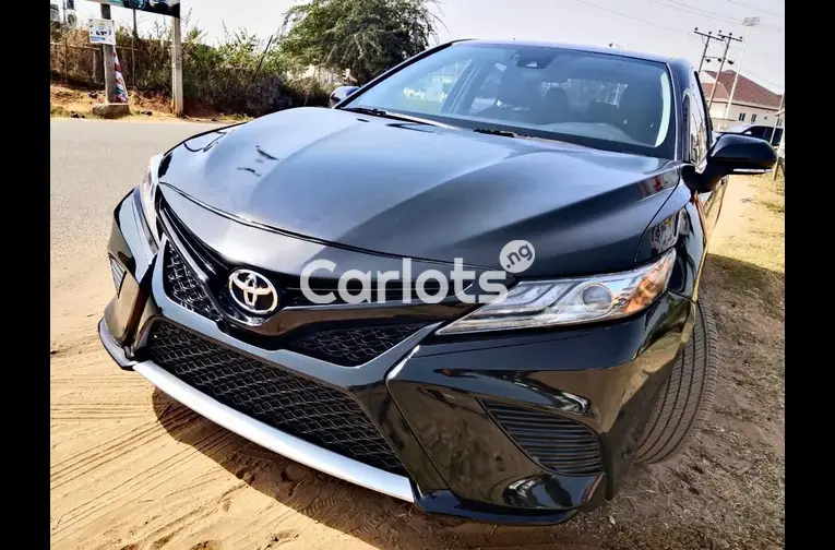 FOREIGN USED 2019 TOYOTA CAMRY SE for sale in Abuja, FCT - photo 1 of 7