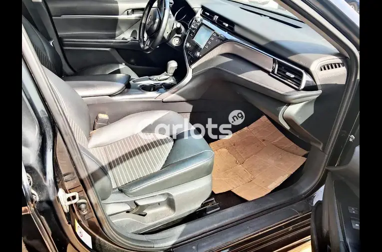 FOREIGN USED 2019 TOYOTA CAMRY SE for sale in Abuja, FCT - thumbnail 4