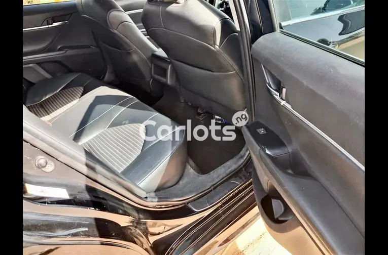 FOREIGN USED 2019 TOYOTA CAMRY SE for sale in Abuja, FCT - thumbnail 5
