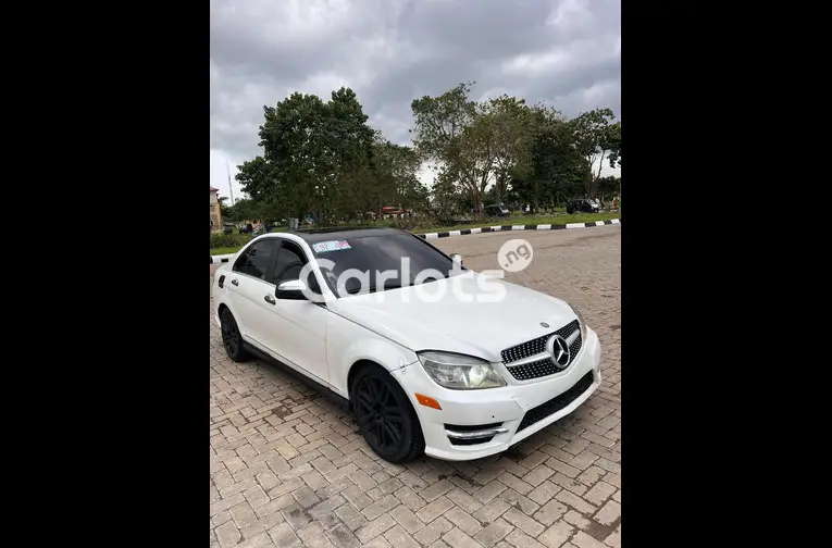 2008 MERCEDES BENZ C300 for sale in Lagos, Lagos - thumbnail 2